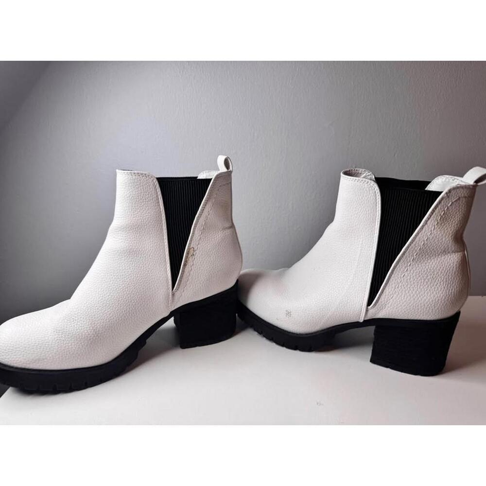 Mia Chelsea boots ￼size 8 - Picture 2 of 4